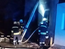 Мъж на 57 години е пострадал при пожара в необитаема къща в Кюстендил