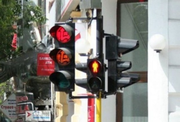 Периодично изключват светофарите на 3 места в Бургас, модернизират ги