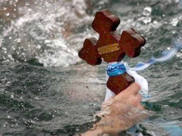 Богоявленския кръст хвърлят отново във водите на Дунав край Свищов