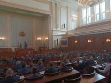 Депутатите започнаха работа с изявления от парламентарната трибуна