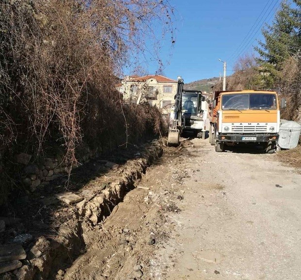Започна рехабилитацията на улица в чепеларското село Хвойна
