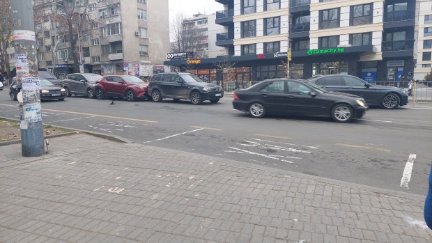Верижна катастрофа е станала край Новата поща в Бургас