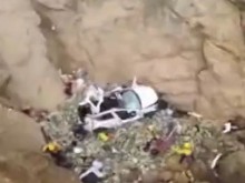Семейство оцеля по чудо след падане от скала, обвиниха бащата за умишлена катастрофа