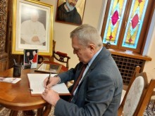 Румен Петков поднесе съболезнованията си за кончината на папа Бенедикт XVI