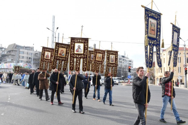 TD Заради литийното шествие по случай големия християнски празник Богоявление на