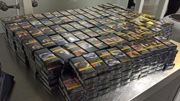 Митнически служители на МП Летище Варна откриха близо 3000 кутии цигари в багаж на петима пътници