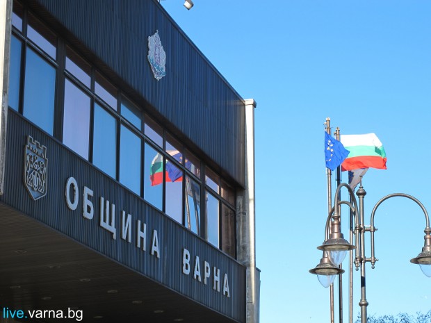 В Община Варна служител с жестов език помага на граждани с увреден слух