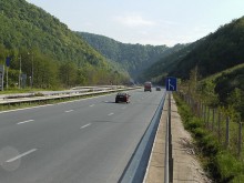 Движението по път I-1 София – Враца в района на Ребърково се осъществява двупосочно в една лента