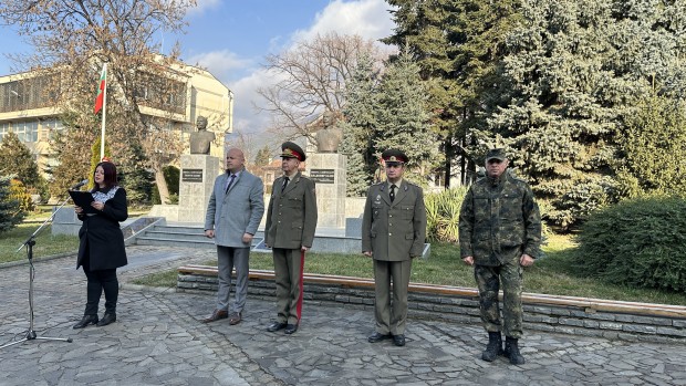 С тържествен ритуал бе отбелязана 163-та годишнина от рождението на генерал Георги Вазов
