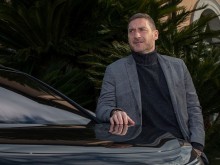 Разследват футболна легенда за пране на пари