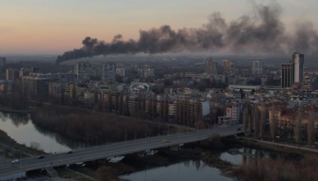 TD Черни облаци дим покриха небето над северната част на Пловдив