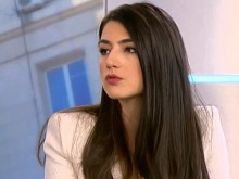 Бориславова завежда дело срещу Трифонов и сценаристите му заради "Уморена кака Лена, гладна хиена"