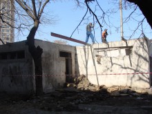 Вместо съборетина - правят градинка край булевард