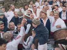 Спасиха кръста от водите на Тунджа в Калофер, дадоха го на най-малкия