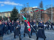 Започна ритуалът по водосвет на бойните знамена и знамената светини на Българската армия