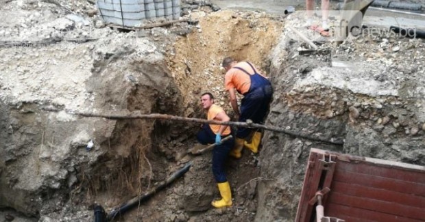 Екип на ВиК откри тяло в шахта след авария с водоснабдяването
