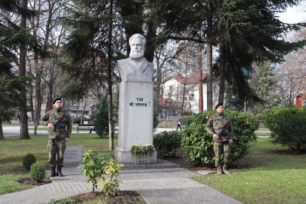 </TD
>Общоградското честване на 175-тата годишнина от рождението на Христо Ботев