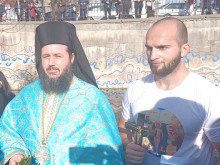 22-годишният Мирослав Хаджийски спаси богоявленския кръст в Кюстендил