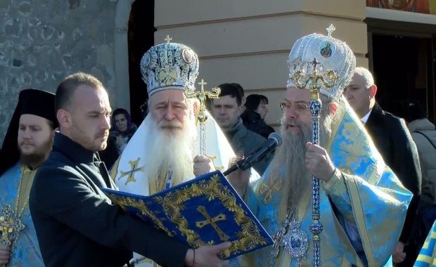 Митрополит Николай освети бойните знамена в Пловдив