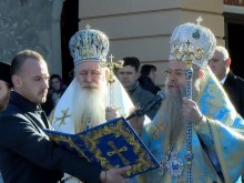 Митрополит Николай освети бойните знамена в Пловдив