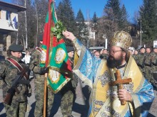 Епископ Висарион освети бойните знамена на Богоявление в Смолян
