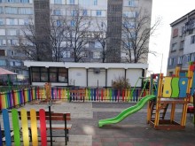 Вандали посегнаха на нова детска площадка в Сливен