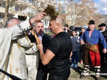 Юсеин Шакиров спаси кръста на Богоявление в Сливен