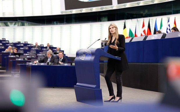 Задържаният бивш заместник председател на Европейския парламент Ева Кайли получи разрешение