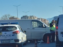 Сблъсък между бус и автомобил в Пловдив