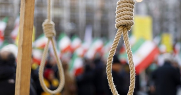 В Иран екзекутираха двама осъдени за убийството на служител по сигурността в хода на протестите