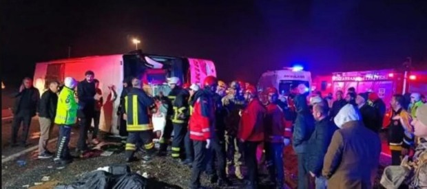 Петима загинали и над 20 ранени в катастрофа с автобус в Турция