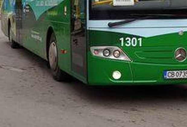 Автобус от градския транспорт по линия 7 е блъснал възрастна