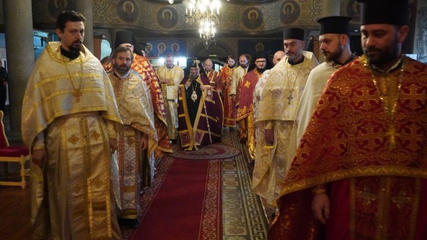 На Ивановден Старозагорският митрополит Киприан възглави светата Златоустова литургия в храм "Св. Йоан Предтеча" в град Казанлък