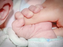 Не е ясно кога разменените бебета в София ще бъдат върнати на биологичните си родители