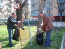 Кмет и затворници почистиха район Южен