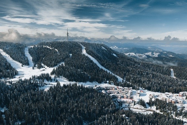 Въпреки необичайното топло време за януари ски зоната в курорта Пампорово