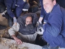 Пожарникари спасиха инвалид, прекарал няколко дни в шахта