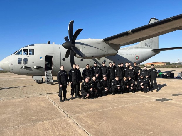 Военният самолет Спартан“ транспортира от Испания 23-ма курсанти от Висшето