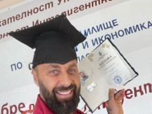 DJ Дамян взе диплома от пловдивски университет