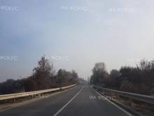 Движението по път Дебелец – Гурково в района на Мишеморков хан се осъществява в една лента