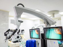 С единствения в България роботизиран операционен микроскоп от последно поколение оперират вече неврохирурзите в УМБАЛ "Св. Марина" - Варна