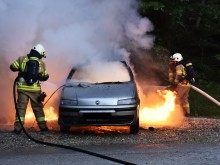 Изгоряха две леки коли в Добрич