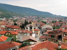 Клане пред заведение в родопски град, трима са в болница