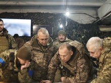 Комнадващият украинската групировка "Изток" посети фронта в Бахмут и Соледар