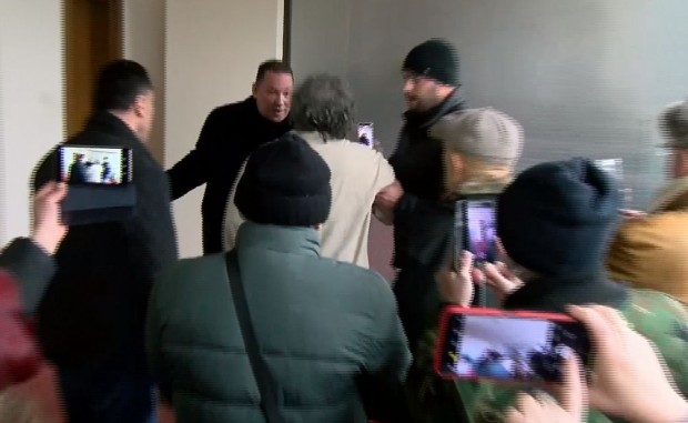 </TD
>Големи разправии се разиграха в коридорите на хотел Санкт Петербург, където