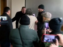 Граждани щурмуваха хотел "Санкт Петербург"