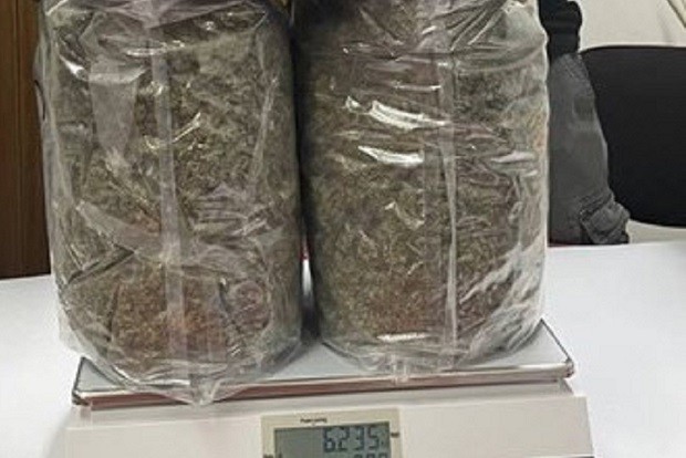 Мъж от Северна Македония опита да пренесе над 6,2 килограма марихуана през "Гюешево"