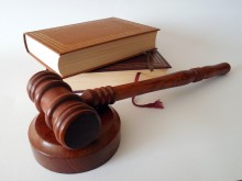 За неизпълнение на заповед за защита от домашно насилие, Районен съд - Варна наложи административно наказание на 44-годишен