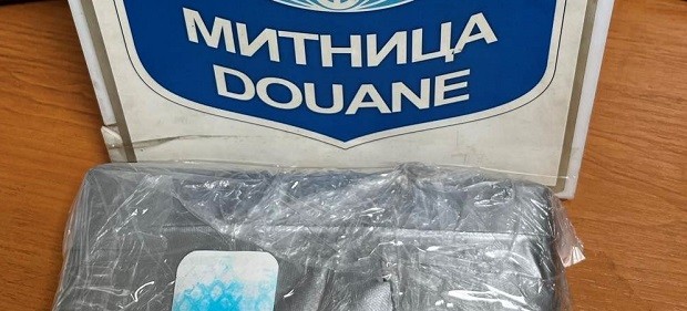 Митничари откриха над 1.2 кг кокаин в товарен автомобил, водачът се опитал да избяга