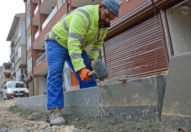 Продължават ремонтите на улици в район "Аспарухово"